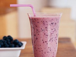 Almond, Blueberry, and Banana Smoothie