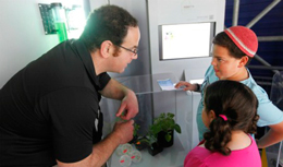 A guide explains Rosetta Green tech to young museum visitors.