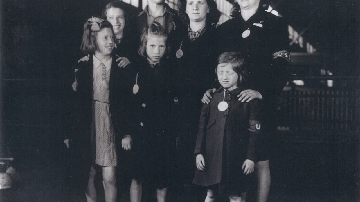 7 Siblings Survived the Holocaust and Emigrated to the US Together | Aish